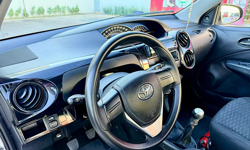 Toyota Etios X 1.3 F...