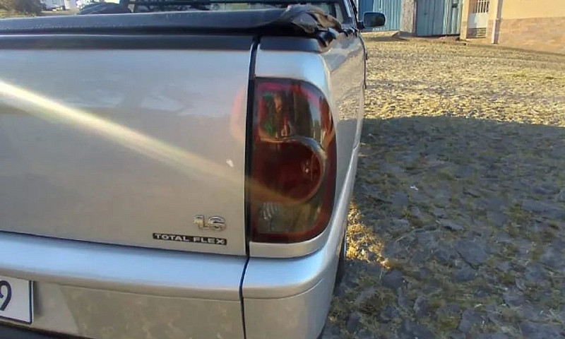 Volkswagen Saveiro 1...