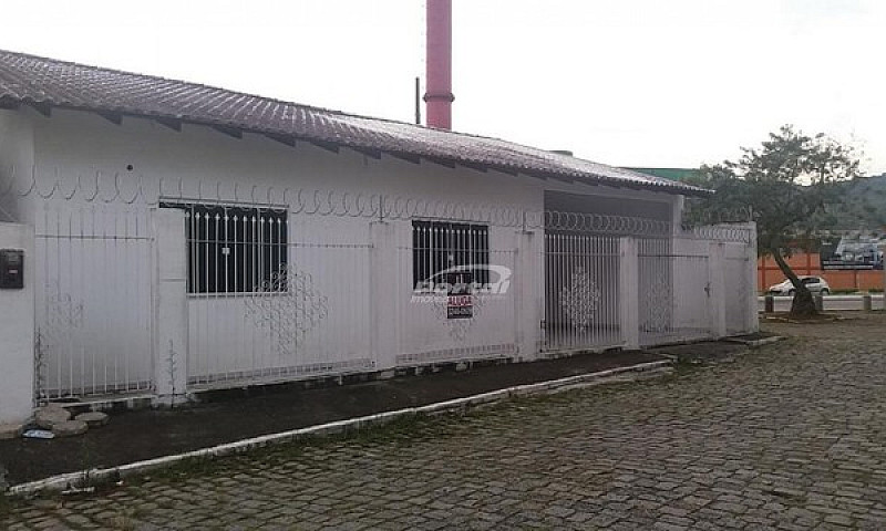 Casa Com 2 Dormitóri...