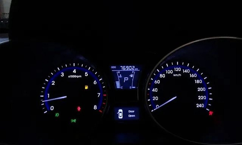 Hyundai Veloster Com...