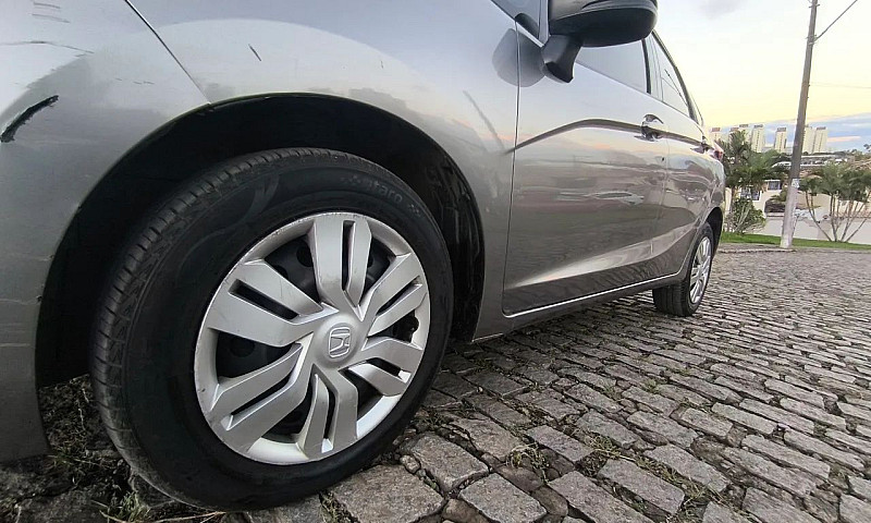 Honda Fit 2015 Top D...