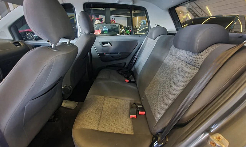 Volkswagen Fox 1.6 M...