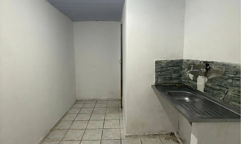 Kitnet Espaçosa ...