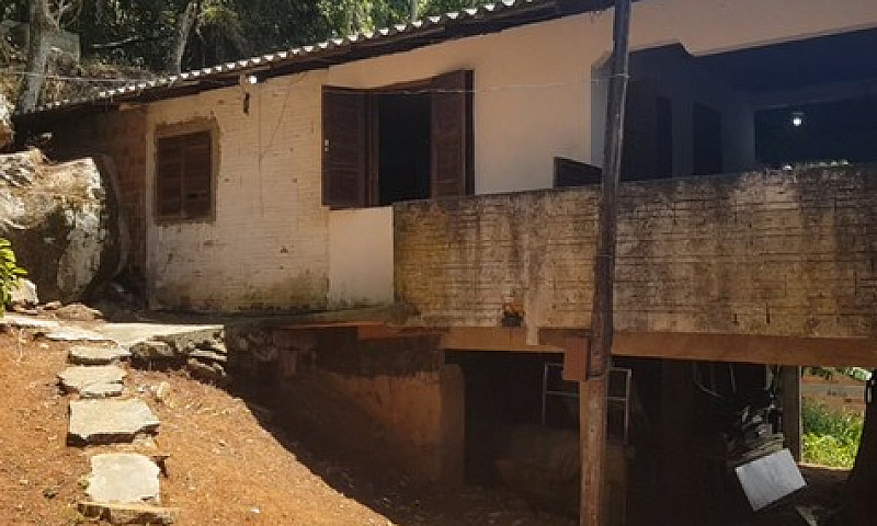 Duas Casas Em Terren...