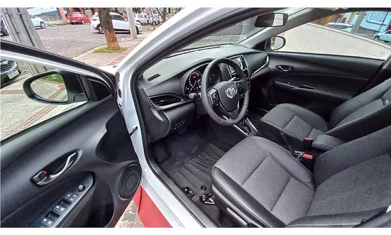Toyota Yaris 2024 1....