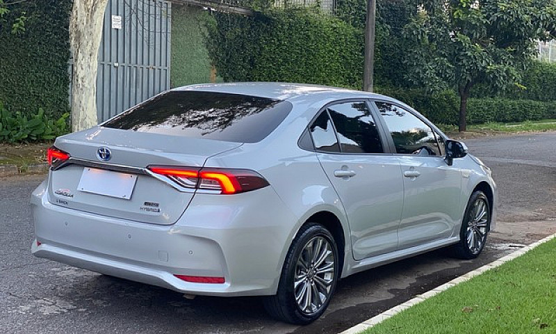 Corolla Altis Hibrid...