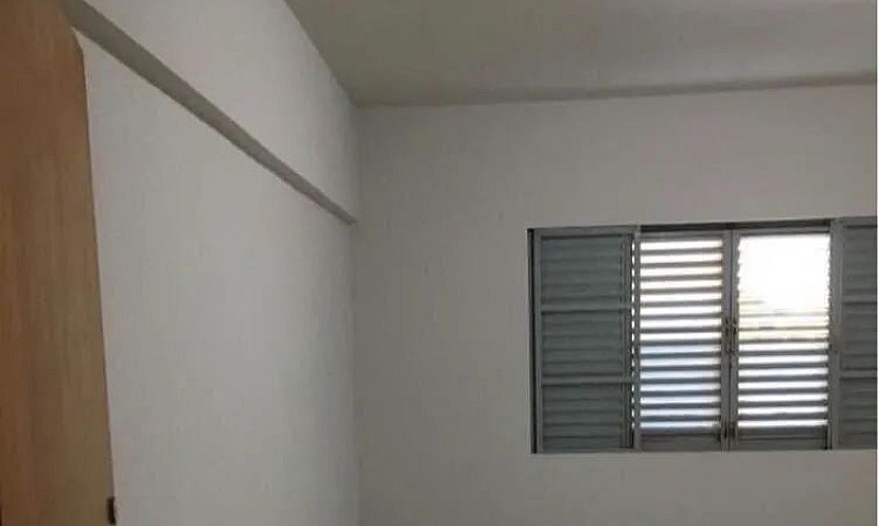 Alugo Um Quarto/ Fla...