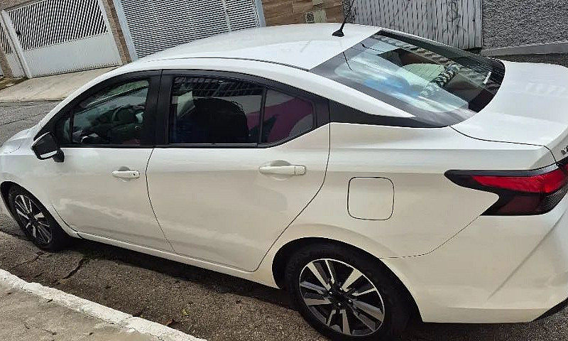 Nissan Versa Advance...