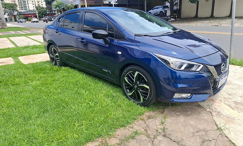 Nissan Versa Sense 1...