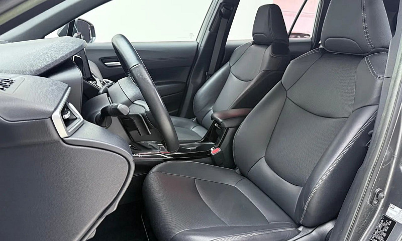Toyota Corolla Cross...