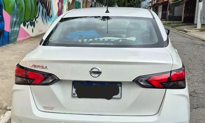 Nissan Versa Advance...