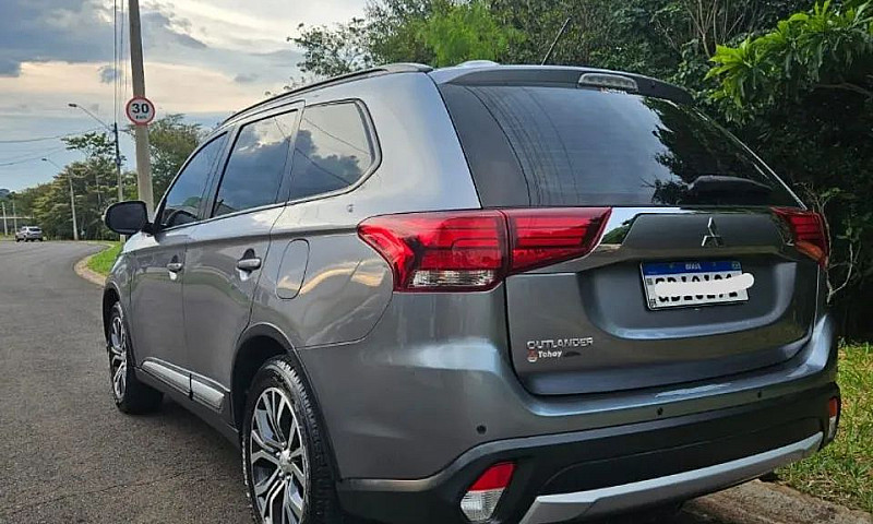 Mitsubishi Outlander...