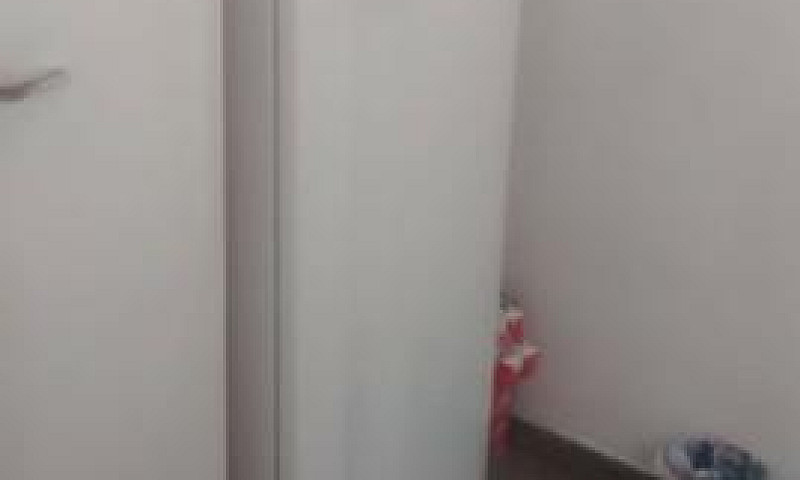 Alugo Quarto...