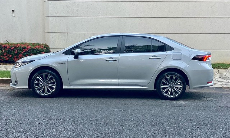 Corolla Altis Hibrid...