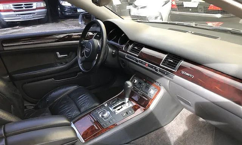 Audi A8 4.2 Quattro ...