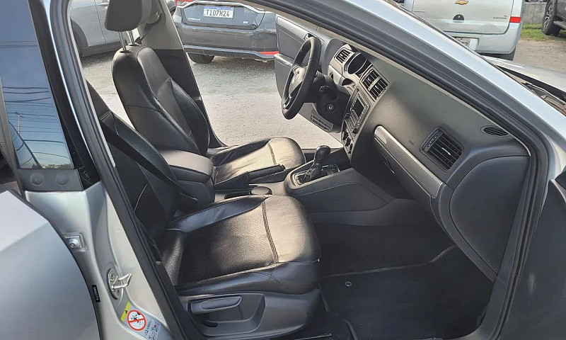 Volkswagen Jetta Tre...