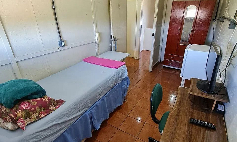 Quarto Em República ...