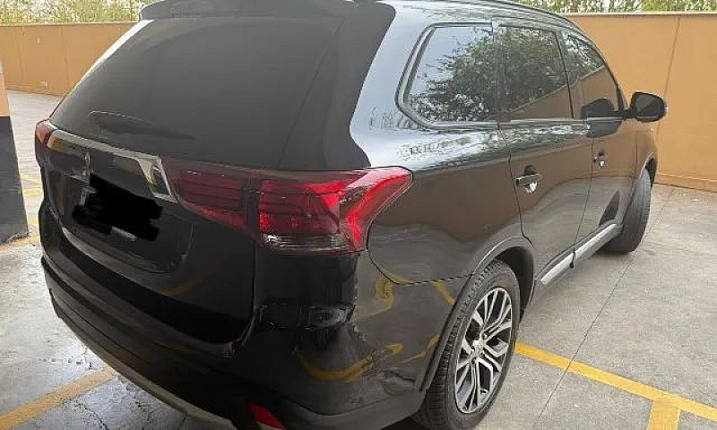 Mitsubishi Outlander...