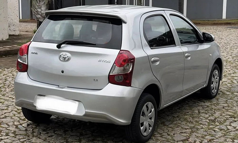 Toyota Etios X 1.3 F...