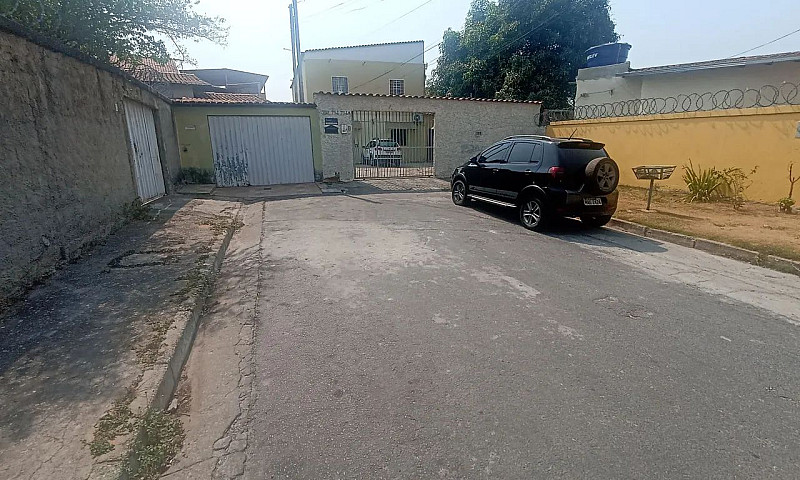 Vende-Se Casa Em Ven...