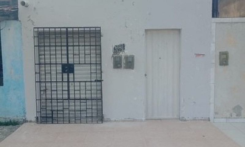 Casa De Primeiro And...