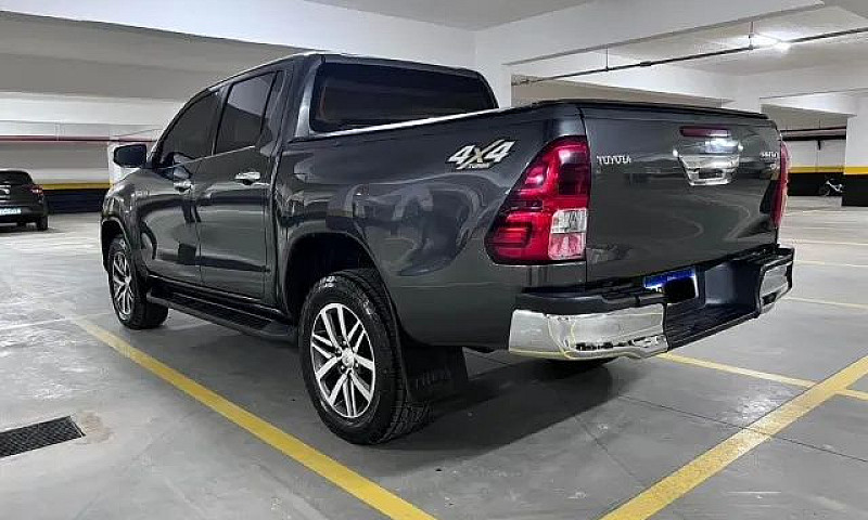 Toyota Hilux 2.8 Srx...