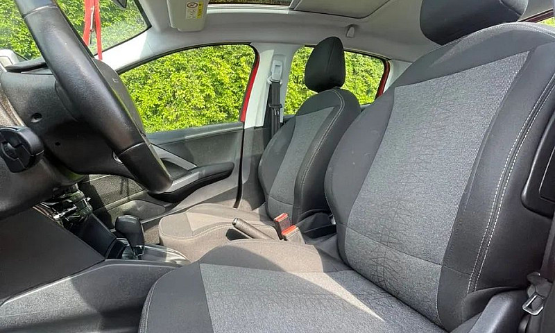 Peugeot 208...
