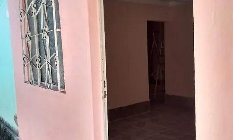 Casa Com Um Quarto E...