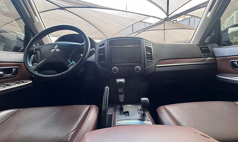 Mitsubishi Pajero Fu...