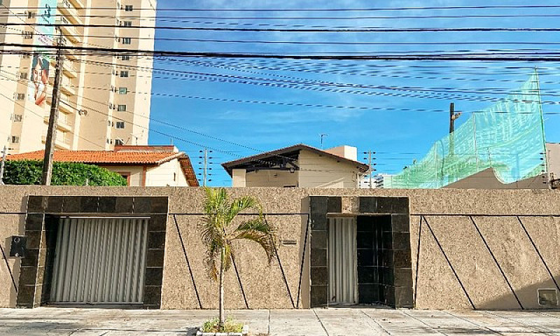 Casa Com 4 Dormitóri...