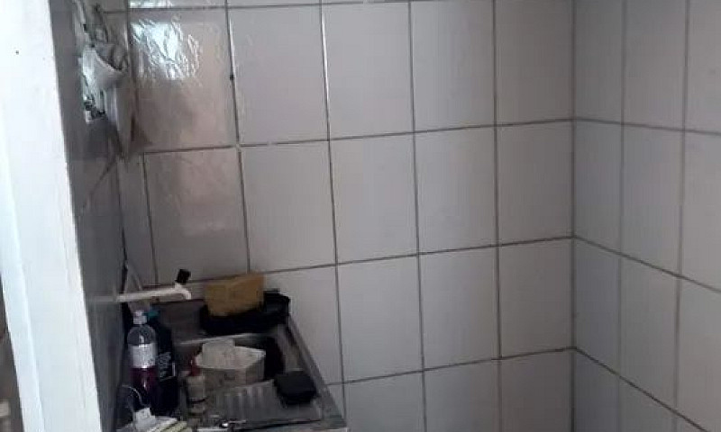 Casa Com Um Quarto E...
