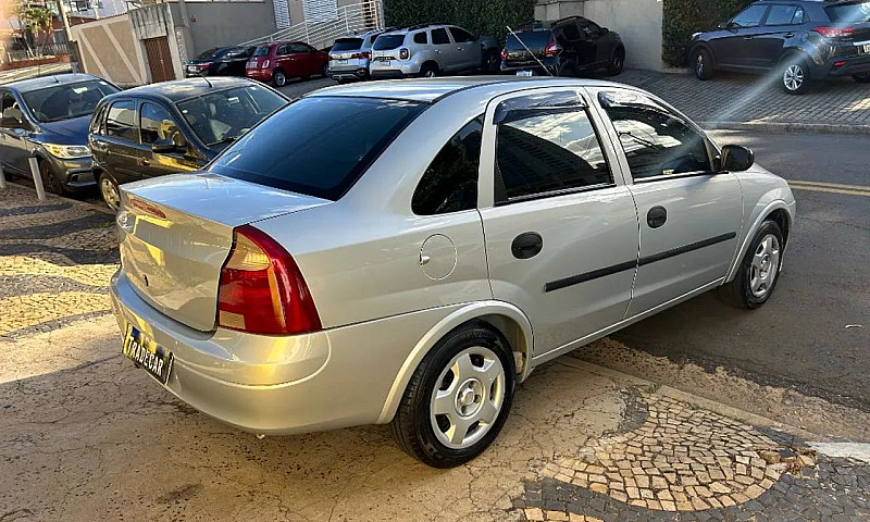 Chevrolet Corsa Seda...