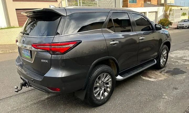 Toyota Hilux Sw4 Srx...