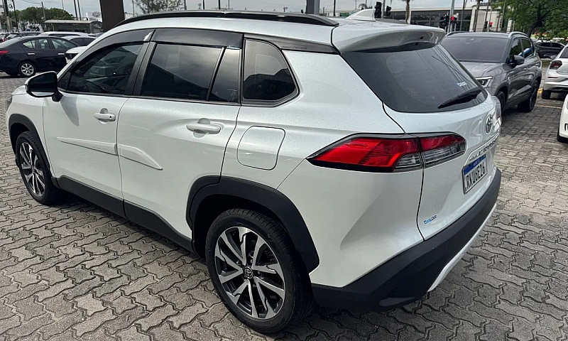 Toyota Corolla Cross...