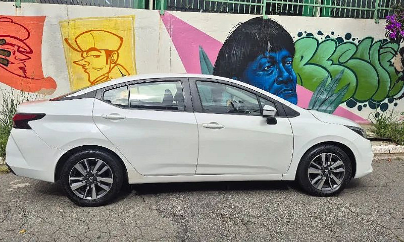 Nissan Versa Advance...
