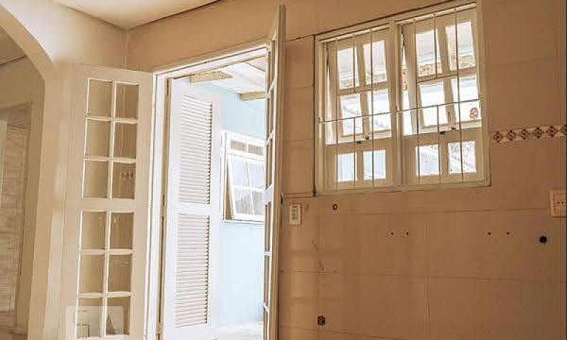 Casa  Bem Localizada...