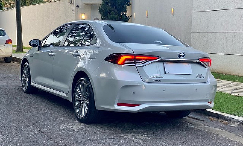 Corolla Altis Hibrid...