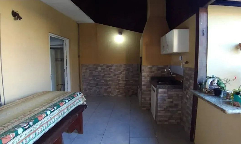 Aluga-Se Ótima Casa ...