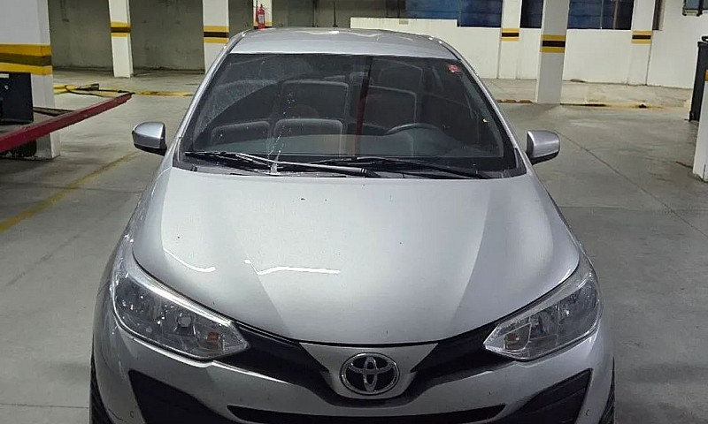 Toyota Yaris Live 1....