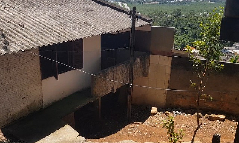 Duas Casas Em Terren...