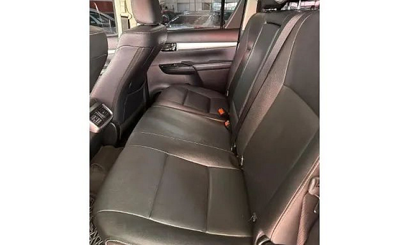 Toyota Hilux 2.8 Srx...