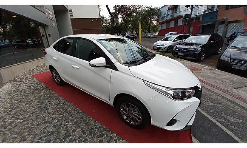 Toyota Yaris 2024 1....