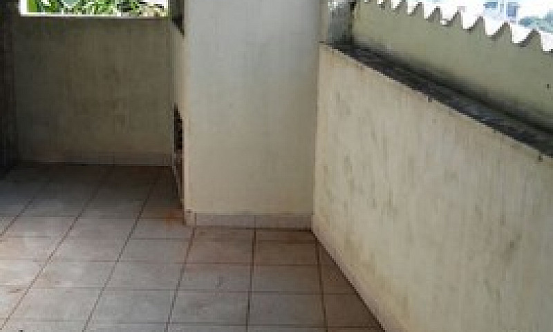 Duas Casas Em Terren...