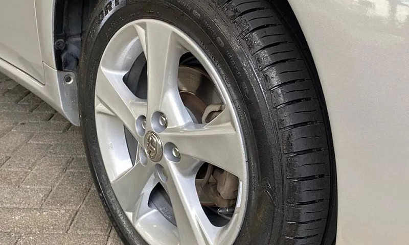 Toyota Corolla Gli 1...
