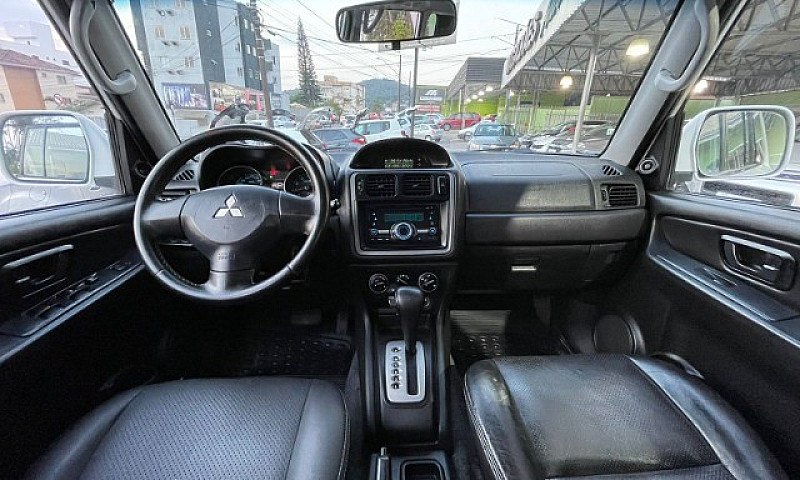 Mitsubishi Pajero Tr...