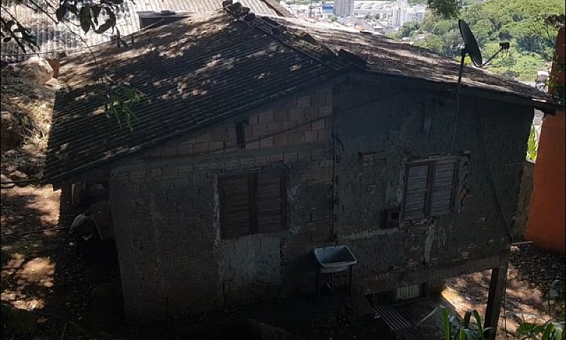 Duas Casas Em Terren...