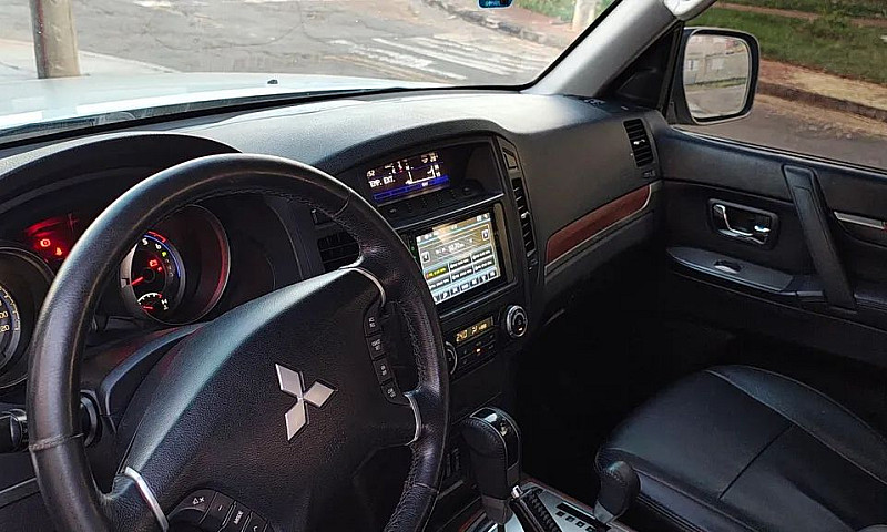 Pajero Full 2012...