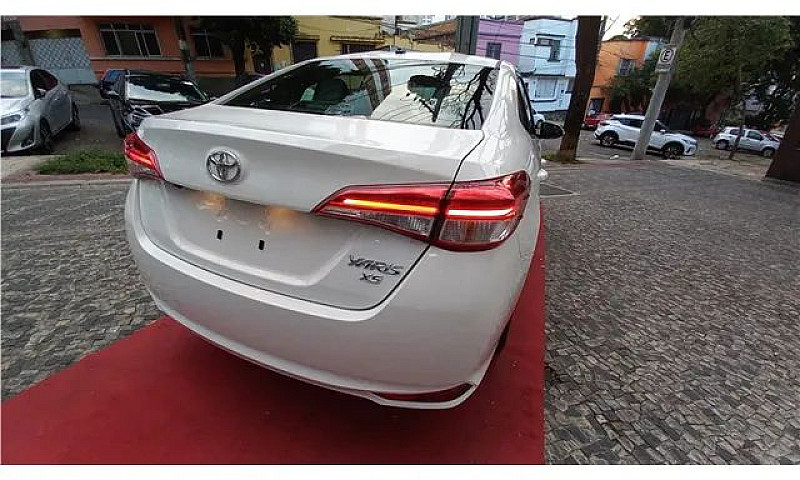 Toyota Yaris 2024 1....