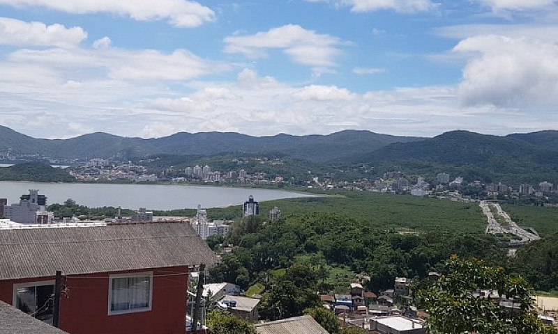 Duas Casas Em Terren...