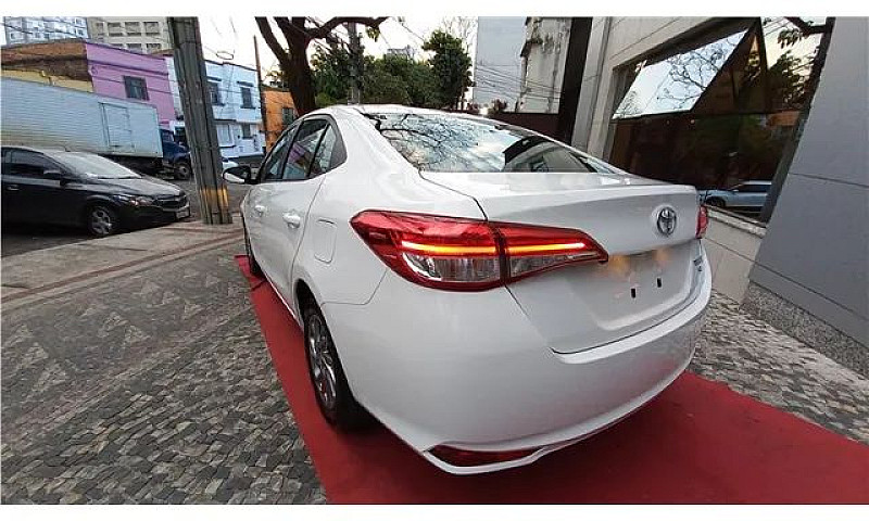 Toyota Yaris 2024 1....